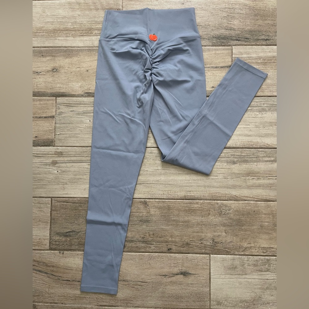 Peached by Nellie scrunch leggings- size M